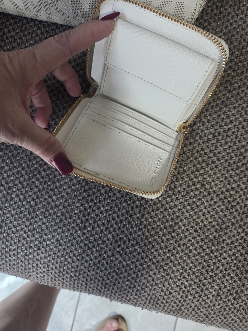 Michael Kors Cream Logo Shoulder Bag with Matching Wallet - Picture 2 of 3